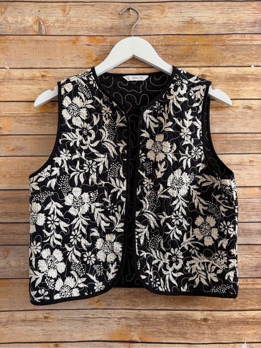 MNG Mango Black Cream Cropped Quilted Floral Printed Gilet Vest Size Large
